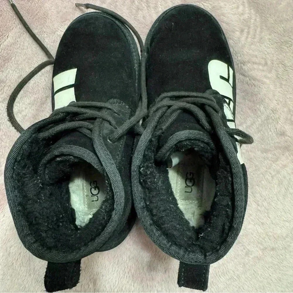 UGG Kid’s Neumel Chopd Classic Lace Up Suede Boot in Black - Big Kids 4 - Picture 6 of 16